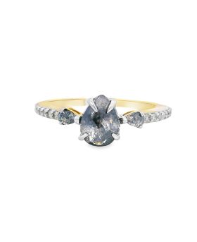 Pear Three Stone S+P Ring Yellow